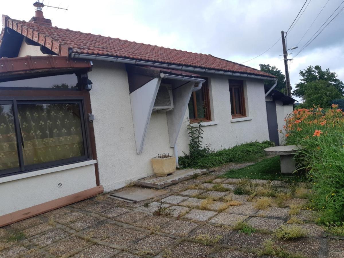 Maison A La Campagne Avec Piscine Flayat Exterior foto